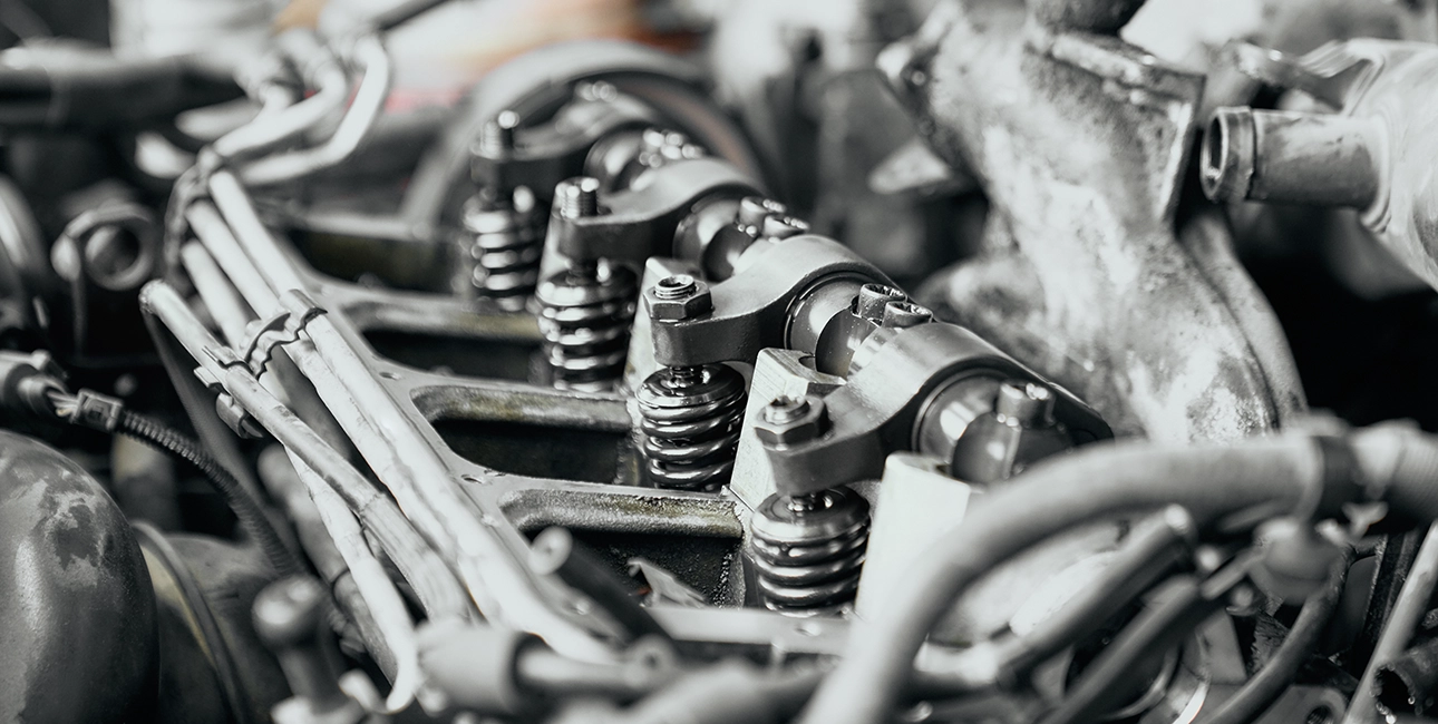 gros plan sur les buses d'un moteur diesel